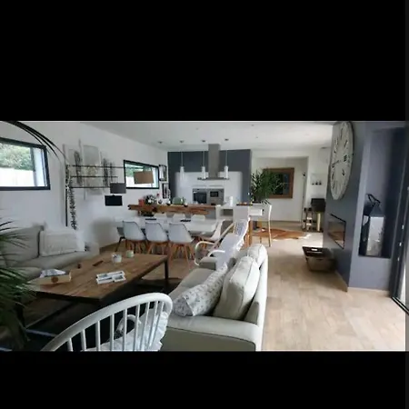 Avec Piscine Villa